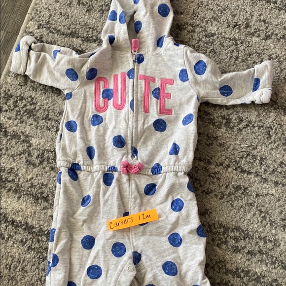 Carters romper - Picture 1 of 1